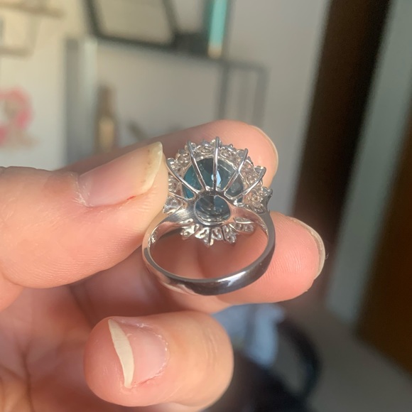 14K White Gold Topaz Diamond Ring Size 7 - 0.56ct Diamonds, 9.16ct Topaz - Picture 4 of 5